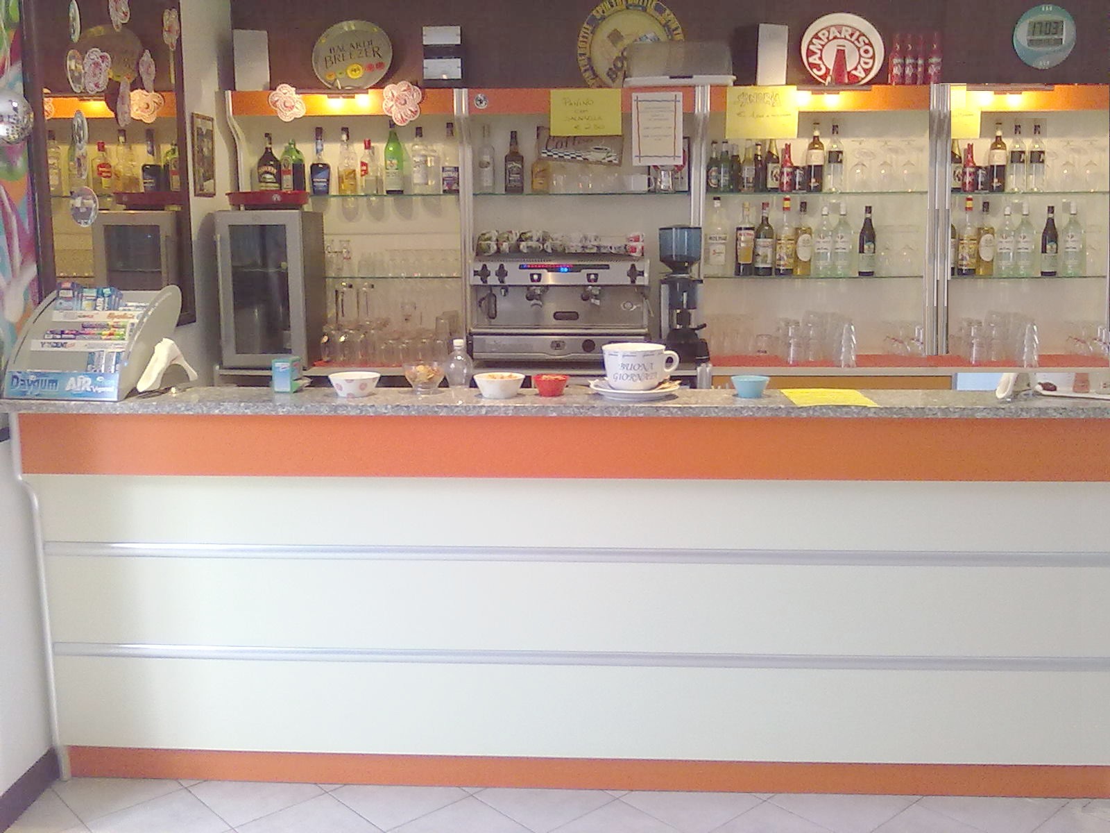 Banchi bar, compra in fabbrica a metà prezzo. novità bar ... Bancone bar falegnameria